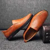 Scarpe eleganti Scarpe da uomo in vera pelle Luxury Brand 2021 Casual Slip on Mocassini formali Mocassini da uomo Scarpe da guida maschili nere italiane R230227