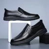 Klänningskor 2022 Nya läderskor Herrarna Black Casual Shoes Slipon Shoes Soft Bottom Nonslip Dad Driving Shoes Business Casual Loafers R230227