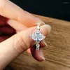 Klusterringar 925 Sterling Silver Marquise Cut Sona Simulation Diamond Fashion Engagement Wedding Ring for Women