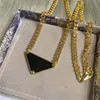 Colliers triangle remplis d'or pour femmes Bijoux en acier inoxydable personnalisés à la mode Ne se fanent jamais Designers Pendentif en argent Chaînes pour hommes de luxe Cadeau vintage pour la fête des mères