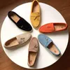 Ayakkabı Fabrika Tasarımcısı Loropiana 2023 Erken Bahar Yeni Süet Düz Soylu Tek Ayakkabı Tam İnek Deri İç Astar Somunlar Kadın Pembe Şeker Renk İngiliz Tembel Ayakkabı