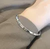 Bangle uniek ontwerp gelukkige letter armband verstelbare maat manchet manden vrouwen casual feest sieraden geschenken