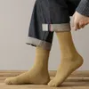 Chaussettes pour hommes Chaussettes en molleton Femme Hommes Épais Amusant Japonais Chaud Mignon Chaussettes En Laine Femme Doux Hiver Heureux Kawaii Moyen Tube Drôle Chaussettes En Éponge Z0227