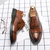 Klänningskor Handgjorda herrar Wingtip Oxford Shoes Black äkta läder brogue Men klänningskor Klassiska affärsformella skor för män storlek 45 R230227