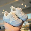 Premiers Marcheurs Bébé Chaussures Simples 0-3 Ans Garçon Et Fille Chaussures Pour Tout-Petits Enfants Antidérapant Anti-coup De Pied Chaussures Simples Blanc Chaussure Bleu Décontracté 230227