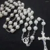 Collane con ciondolo 8 mm perle bianche perle di rosa collana con croce di rosario per donne catena di maglioni accessori di gioielli cattolici in plastica