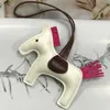 Merk Swift Schapenvacht Tas Charme Luxe Paddock Sleutelhanger Echt Leer Nano Pegasus Hanger Vliegend Paard Ornament308O