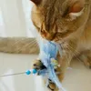 猫のおもちゃ安全な子猫のおもちゃ長い寿命面白い繊細なカラフルなビーズフェザーファーボールスティックストレスを和らげる