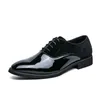 Dress Shoes 2022 Heren Formele zakelijke leerschoenen Lichte heren enkele schoenen Lage Top Pointed Toe bruid bruidegomschoenen Men Dress Shoes R230227