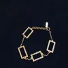 Ljusa rektangulära ihåliga charm kvinnor fantastiska fyrkantiga mönster design armband elegant guld justerbara hänghalsband