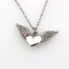 20st Vintage Heart Wing Pendant Halsband för män Kvinnor Ancient Silver Color Fashion Elegant Jewelry Party Wedding Present