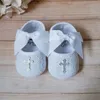 İlk Walkers Dillling Fildişi Vaftiz Yumuşak Bebek Ayakkabı Kafa Bant Dantel Lüks Çapraz Elmas Charm Tığ işi Beyaz Dantel Vaftiz Balesi 230227