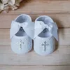 First Walkers Dollbling Ivory Christening Soft Baby Shoes Headband Lace Luxury Cross Diamond Charm Crochet Infant White Lace Baptism Ballet 230227