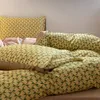 Set di biancheria da letto Svetanya Set di biancheria da letto in raso di cotone egiziano geometrico giallo astratto Lenzuolo con angoli Queen King Size Set copripiumino 230227