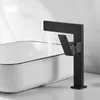 욕실 싱크 수도꼭지 LED 널리 퍼진 현대적인 캐스카타 나사 놋쇠 액세서리 매트 검은 목욕 샤워를위한 유역 물 탭