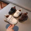 Pierwsze piechurki Baby Miękkie skórzane buty przeciwpoślizgowe mięśnie krowi mięsień maluchowe buty dla dzieci chłopcy sukienka dla dziewcząt buty Mary Jane Buty First Walker 230227