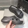 2023 Femmes Hommes Pantoufles Piscine Croc Slide Sandal Designer Caoutchouc Slip On Pantoufles Mode Sandales d'été légères Diapositives Taille 35-42