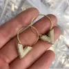 Lady Fashion Earring Chandelier Designer Heart Shape Hoop and V Letter Sign Luxury Earrings High End Jewelry for Woman Top Quality Flera valfritt E-091