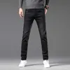 Projektant dżinsów męskich europejski jeansowy jesień męski i zima nowe szczupłe, małe proste odcinki wytłaczane czarne spodnie Ve4t