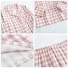 Pijama primavera no outono de outono de inverno conjuntos de roupas para meninos meninas casaco de 2 peças estilo algodão pijama xadrez de roupas caseiras 230227