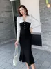 Vestidos casuais corea primavera moda 2023 mulheres decote em vaca de manga cheia renda preta de retalhos brancos elegantes sereia corpore vestido