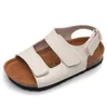 Sandales New Summer Enfants Sandales Garçon Filles Mode Étudiant En Cuir Pu Enfants Chaussures Plage Antidérapant Casual Plat Confortable Antidérapant Z0225