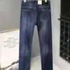 Mode mäns jeans byxorna stil heta tryck hål målning smal sträcka tryckt små fötter denim