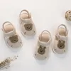 Pierwsze piechurki Baby Summer Cotton Sandals Urodzone Pierwsze Walkers But kreskówka Niedźwiedź swobodny, bez poślizgu guma miękka podeszwa chłopcy niemowlęcia 230227