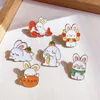 Broches Artoon Year Little Brooch Happy Blessing Chinese Metal Badge Hombres y mujeres Bolsa Accesorios