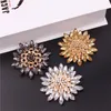 Brosches Todox Brosch 2023 Classic Red Crystal Rhinestone Big Daisy Flower For Women Coat Pins Wedding Suit Kläder Buketter