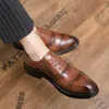 Klänningskor Handgjorda herrar Wingtip Oxford Shoes Black äkta läder brogue Men klänningskor Klassiska affärsformella skor för män storlek 45 R230227