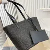 Vävd Tote Handväskor STRAW VEGOABBLY BACHAND BAGA STORA KOPCASSVÄGAR SKULD BACK HANDBAG GULL HARDWARE Fashion Letter