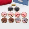 نظارة شمسية مصممة فاخرة للرجال أزياء المعادن ، النظارات الشمسية للنساء ، رسائل غراح الشمس في الهواء الطلق الزجاج UV400 النظارات 2302284BF