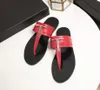 2023 T F Designertofflor Klassiska sandaler Modeskor i äkta läder Damtoffel Strand Flip Flops med platt klack med dustbag storlek 35-44