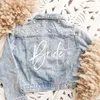 Kvinnorjackor Custom Bride Denim Jacket Pearl Mrs Bachelorette Jean Hen Party Gift Wedding Day Ytterkläder Bridesmaid Personliga rockar 230228