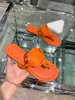 2023 Designer Flip Flops Sandaler för kvinnliga tofflor äkta läder Flip Flops Flat Beach Shoes Summer Black Matte Luxery PinkyColor Women's Flats Gummi Slipper