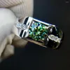 Klusterringar 2023 muskulös man ring Big SparklingGreen Moissanite Real 925 Silver 8x8mm Size Gem Certified Year Gift Shiny Shiny