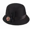 Berretti Cappello di lino Summer Spring Fedora di paglia per donna Vintage Western Bucket Bombetta femminile con fiore AD574Berets