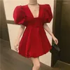 Party Dresses 2023 Spring Short Puff Sleeve Christmas Red High midje Velvet Mini Dress Women Year Gown Kvinna