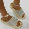 Pantoufles de luxe plate-forme de strass de luxe Femmes Summer Home Cloud Slipper mousse de mousse Bling Shiny Sandals Designer Chaussures 2023 Y2302