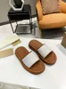 2023 Vintage Terlik Kadın Sandal Moda Mektubu Bur Slaytlar Lüks Yaz Bayanlar Flip Düz Kauçuk Dişli Dipler Kafes Sandal Plajı Tasarımcı Ayakkabı 35-40