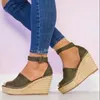 Sandálias 2023 Fashion Hollow Out Feminino Casual Confortável Mulher Romana Peep Toe Fivela Strap Straw Straw Wedge Shoes 8CM