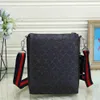 새로운 남자 크로스 바디 숄더 가방 스타일 다양한 크기 핸드백 럭스 디자이너 가방 Pochette 다중 포켓 523599 패션 메신저 가방 판매 핫