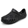 Kapcie czarne czerwone buty dla mężczyzn 2022 Letnie swobodny płaski sandały Sandały Sandały Garden Casual Aqua S Hot Male Sandals Designer Treakers Y2302