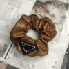 Marca de couro falso p-letras pônei caudas titular faixas de borracha de cabelo clipes de anel elástico designer esportes dança scrunchie hairband para senhora da moda