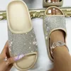 Pantoufles de luxe plate-forme de strass de luxe Femmes Summer Home Cloud Slipper mousse de mousse Bling Shiny Sandals Designer Chaussures 2023 Y2302