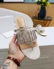 2022 Tasarımcı Terlik Klasik Sandalet Orijinal Deri Moda Ayakkabıları Bayanlar Slipper Plajı Düz ​​Topuk Flip Flip Toz çantası Boyutu 35-44