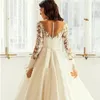 2023 Simple New Satin A Line Wedding Dresses With Elegant O Neck Lace Applique Long Sleeves golvlängd Brudklänningar Brudklänning billig anpassad