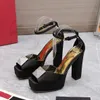 Sandali viola piattaforma tacco alto open toe cinturino alla caviglia fibbia in seta nera moda scarpe da sera firmate di lusso scarpe estive da donna di alta qualità