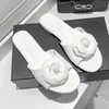 Buckle Camellia Slippers Zomer Dames Girl schoenen Designer Slippers Glippen Flat Mule Sandaal zwembad Leer Schuifschuif